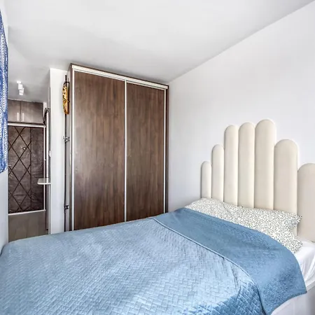 Powisle Skyview Apartment