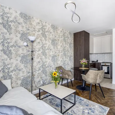 Powisle Skyview Apartment